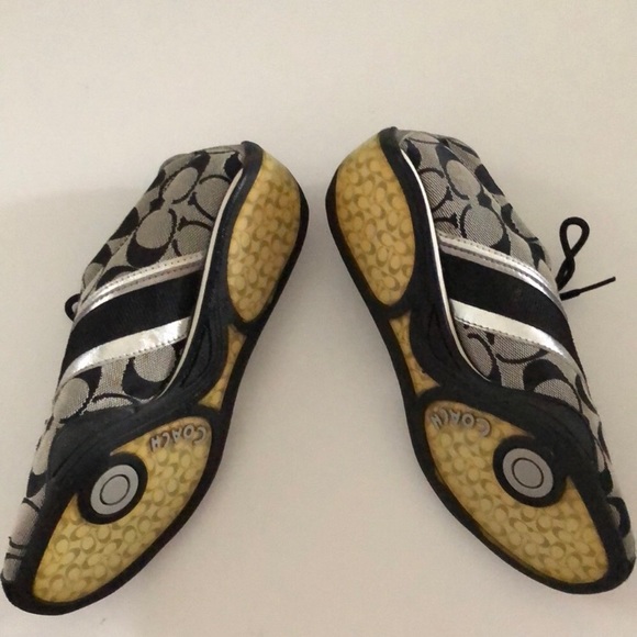 Coach - Picture 3 of 6